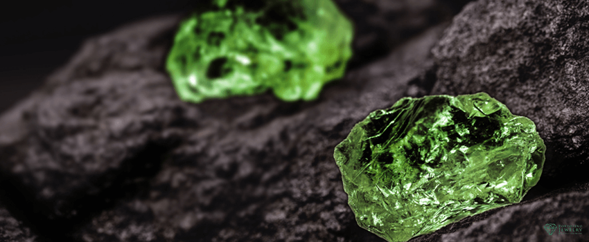 PJ-Raw emerald gem in rare stone mine, bright green stone